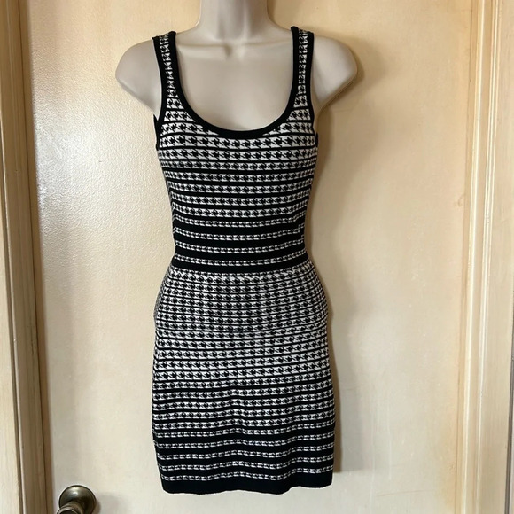 Guess by Marciano black and white low cut sweater dress size S - Picture 1 of 14